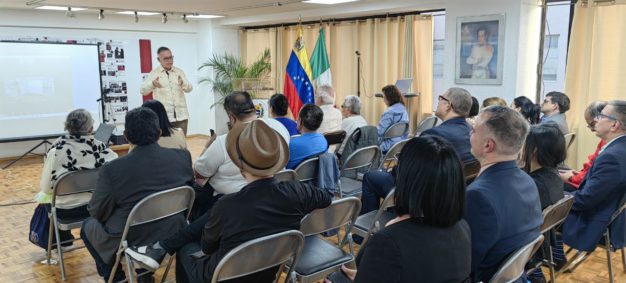 La actividad se desarrollo en el Salón de La Patria en la sede de la Embajada de Venezuela en México.